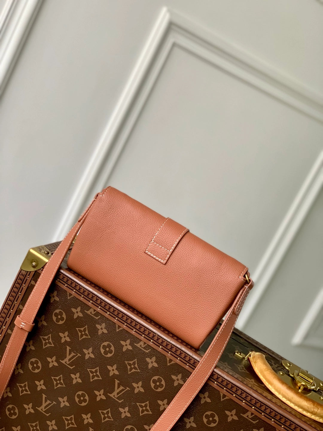 LL WALLET ON CHAIN LOW KEY CAFE