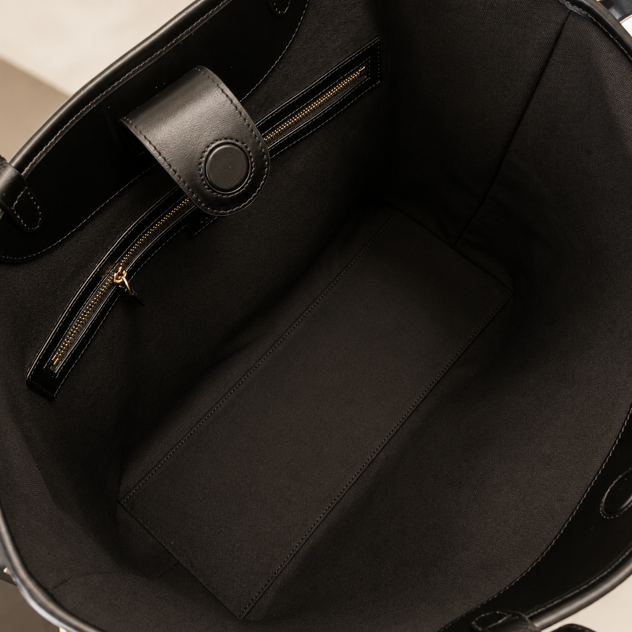 GU EMBLEM LARGE TOTE NEGRO