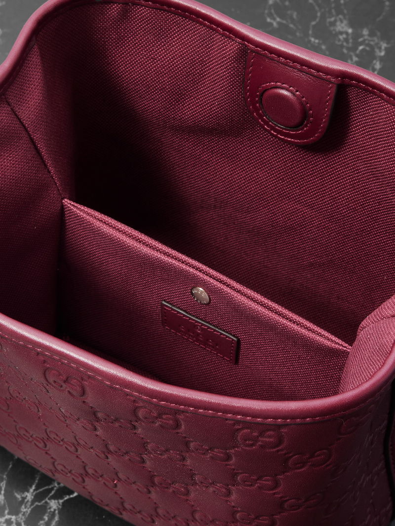 GU SMALL EMBLEM BUCKET VINO