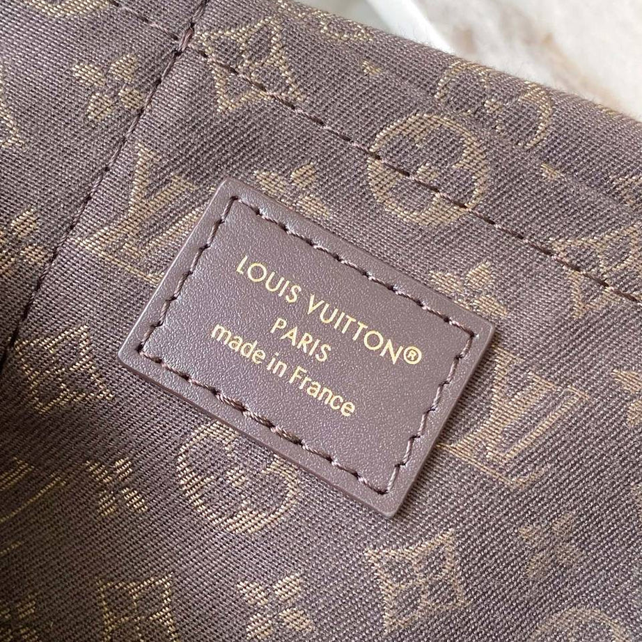 LL EXPRESS TRAVEL CAFÉ