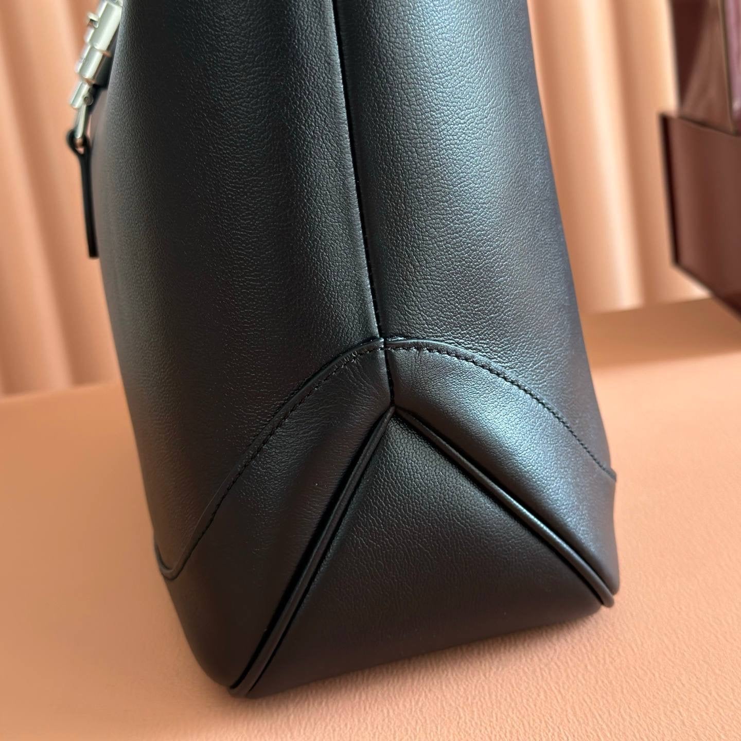 GU JACKIE MÉDIUM TOTE BAG NEGRO