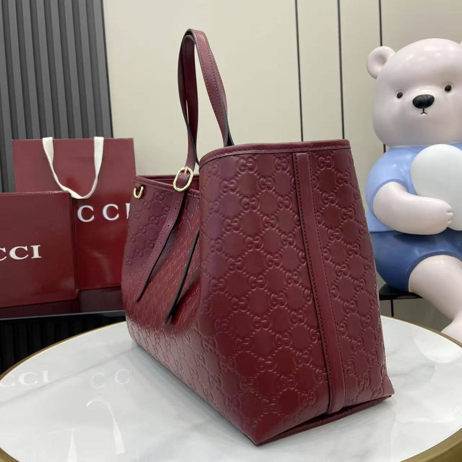 GU EMBLEM LARGE TOTE VINO