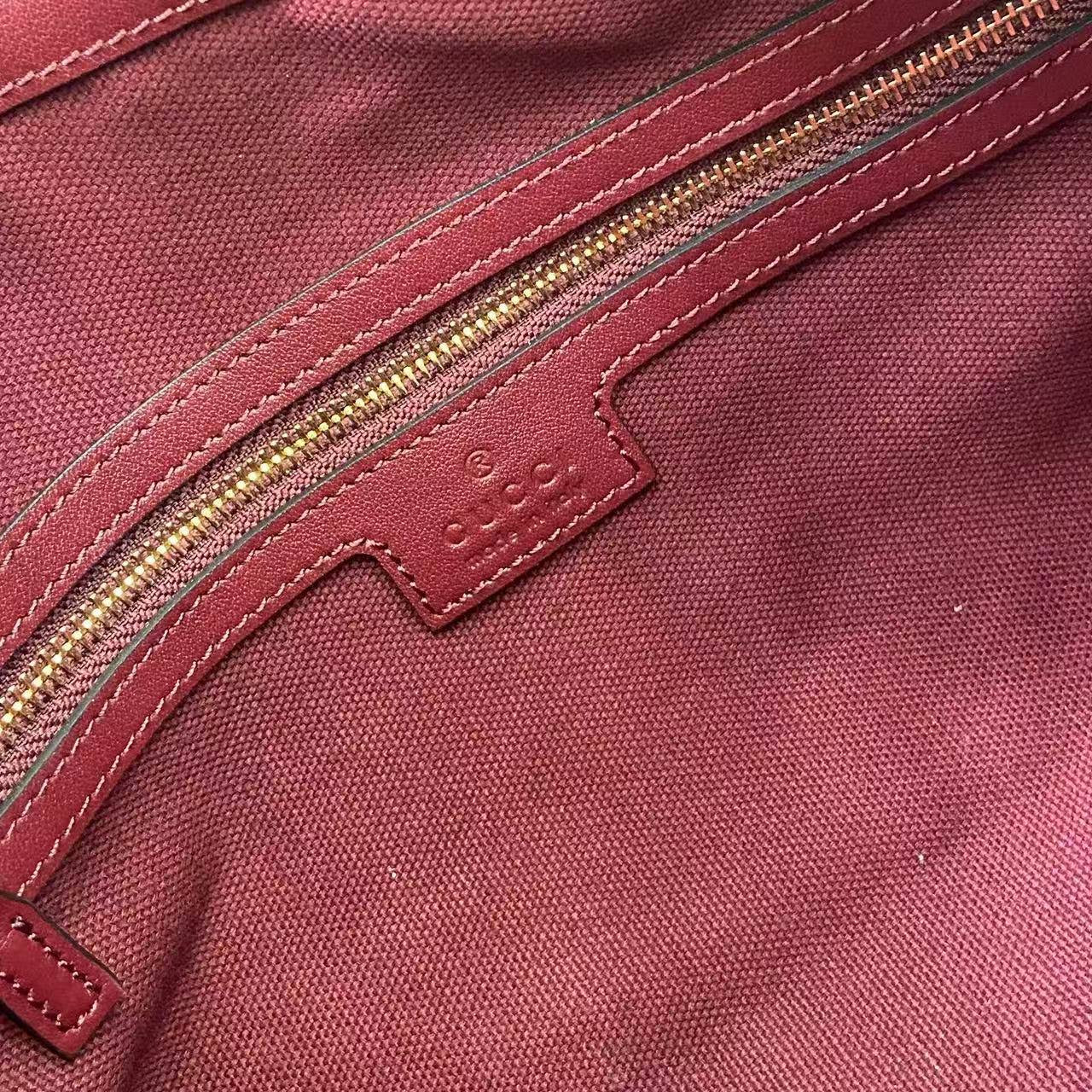 GU EMBLEM LARGE TOTE VINO