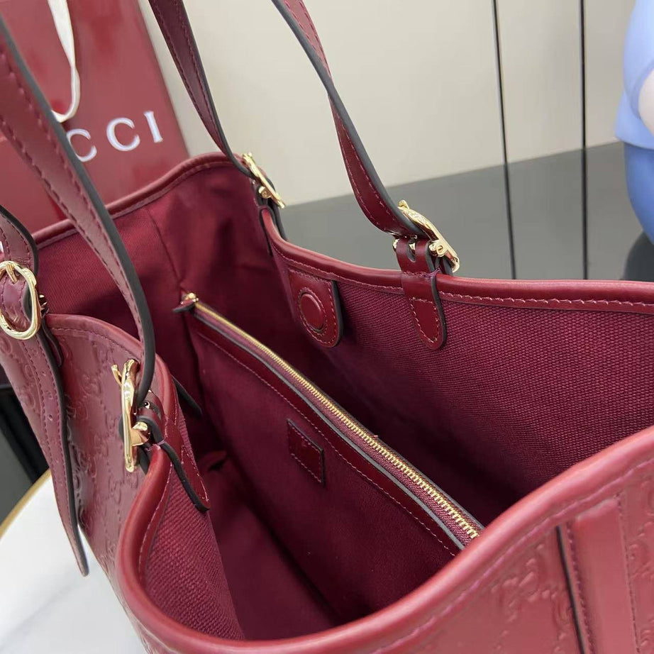 GU EMBLEM LARGE TOTE VINO