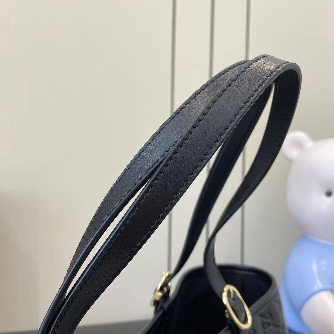 GU EMBLEM LARGE TOTE NEGRO