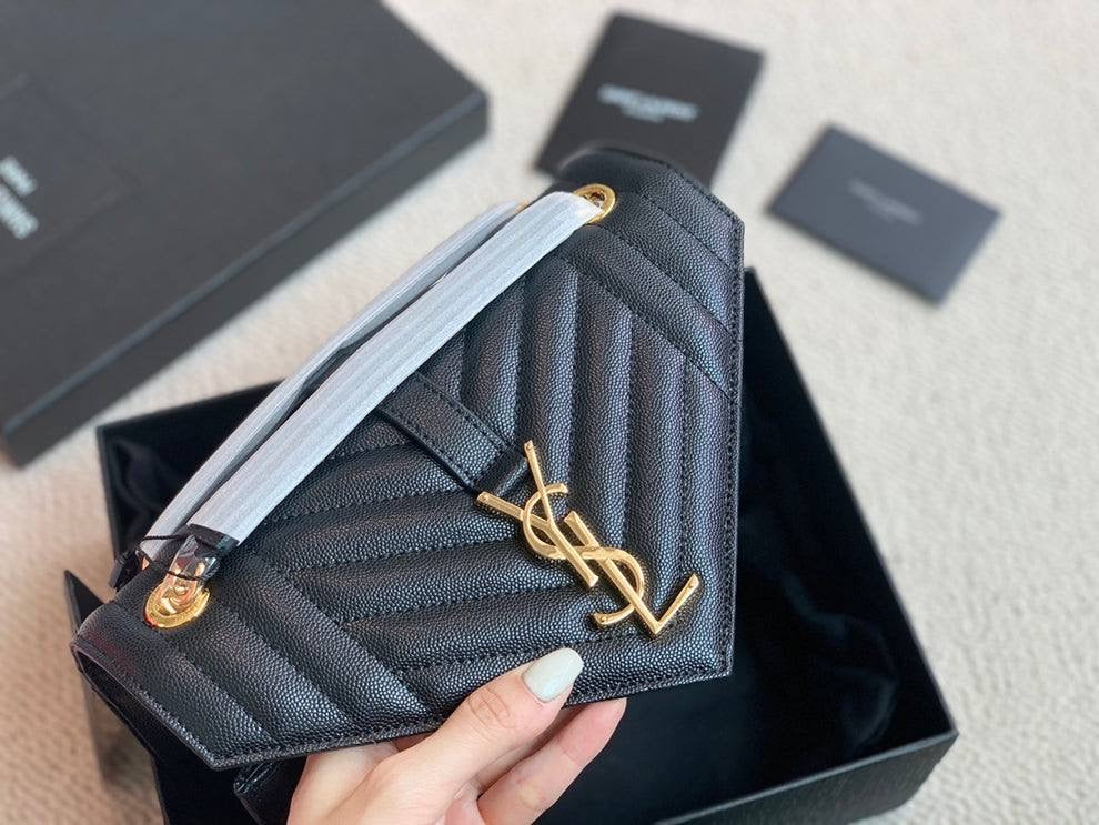 YL ENVELOPE NEGRO CON DORADO