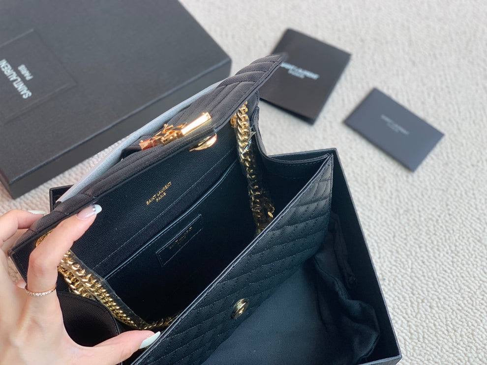 YL ENVELOPE NEGRO CON DORADO