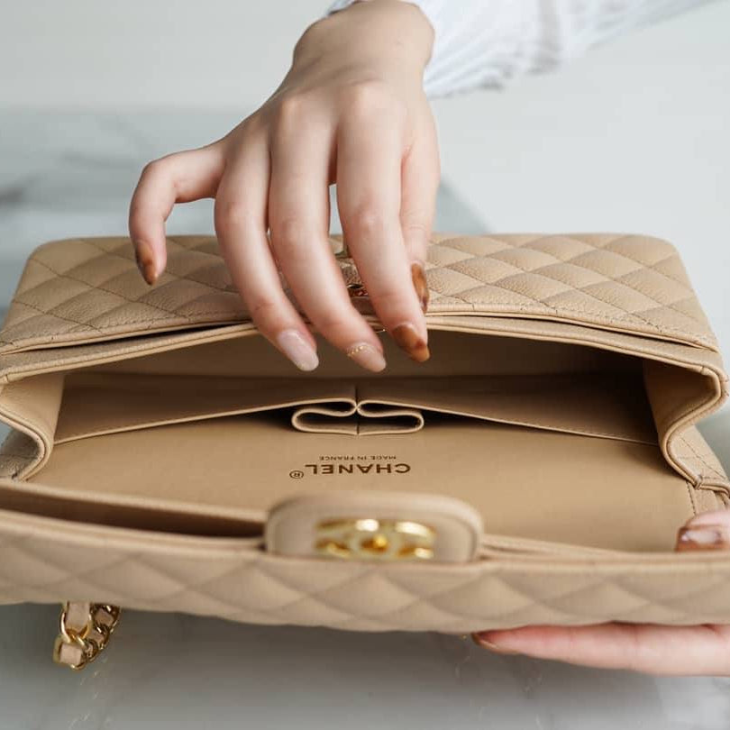 CC FLAP 26 BEIGE CAVIAR