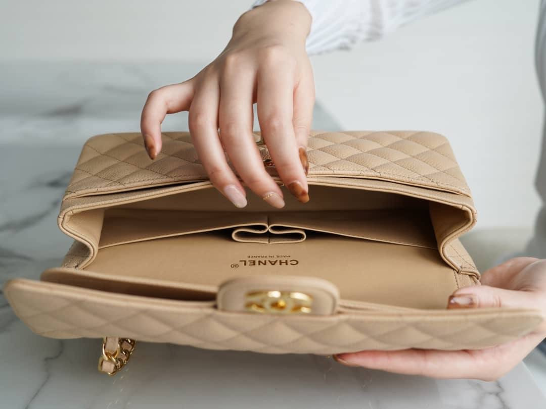 CC FLAP 26 BEIGE CAVIAR