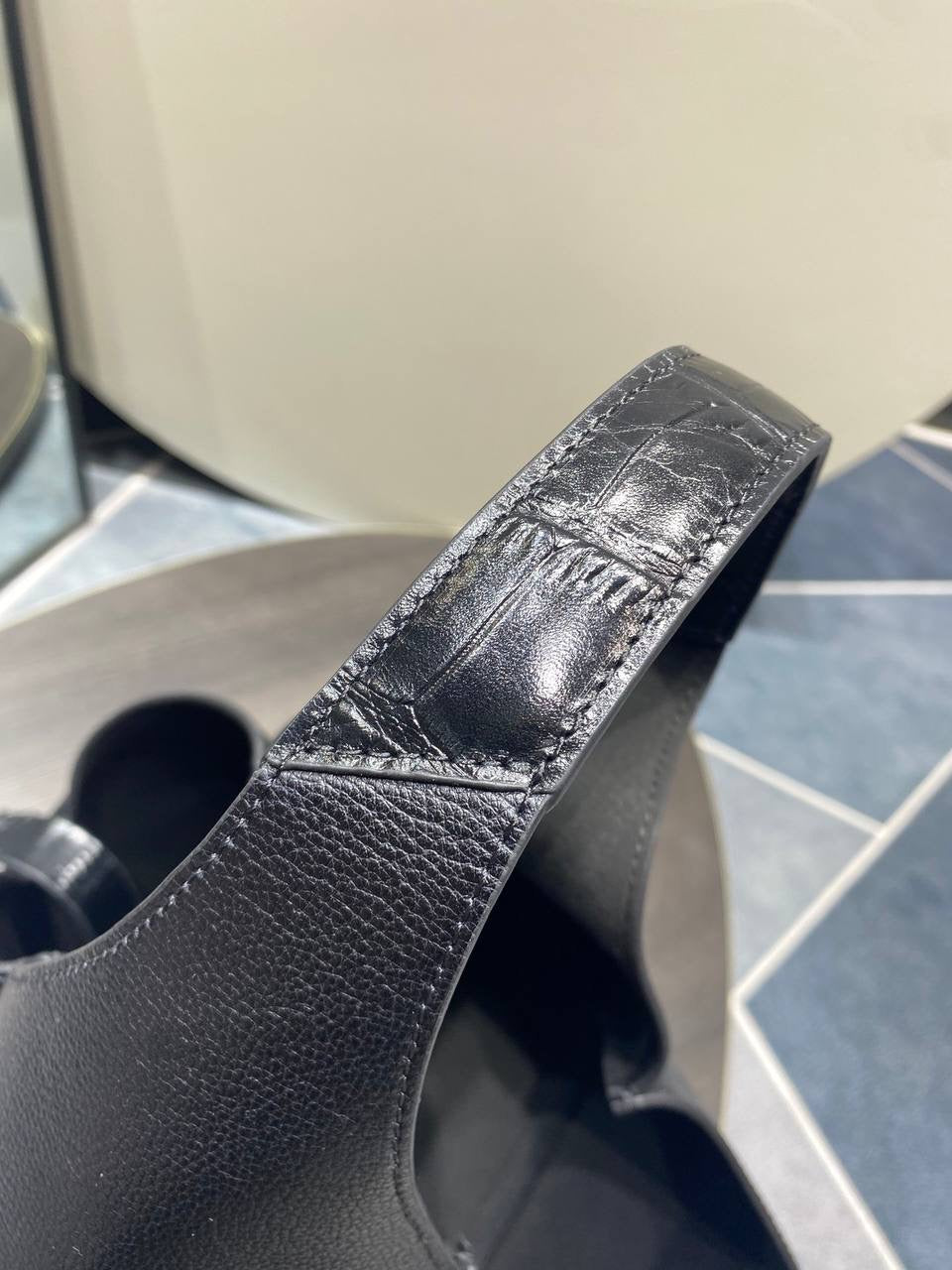 GY G HOBO MEDIUM NEGRO