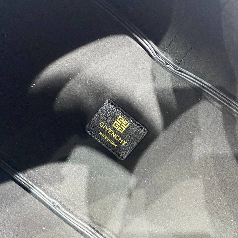 GY G HOBO MEDIUM NEGRO