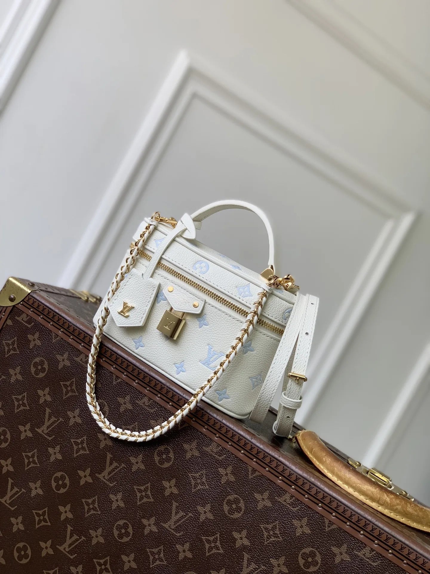 LL VANITY CHAIN