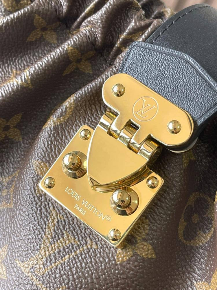 LL POCHETTE SLING PM CAFE