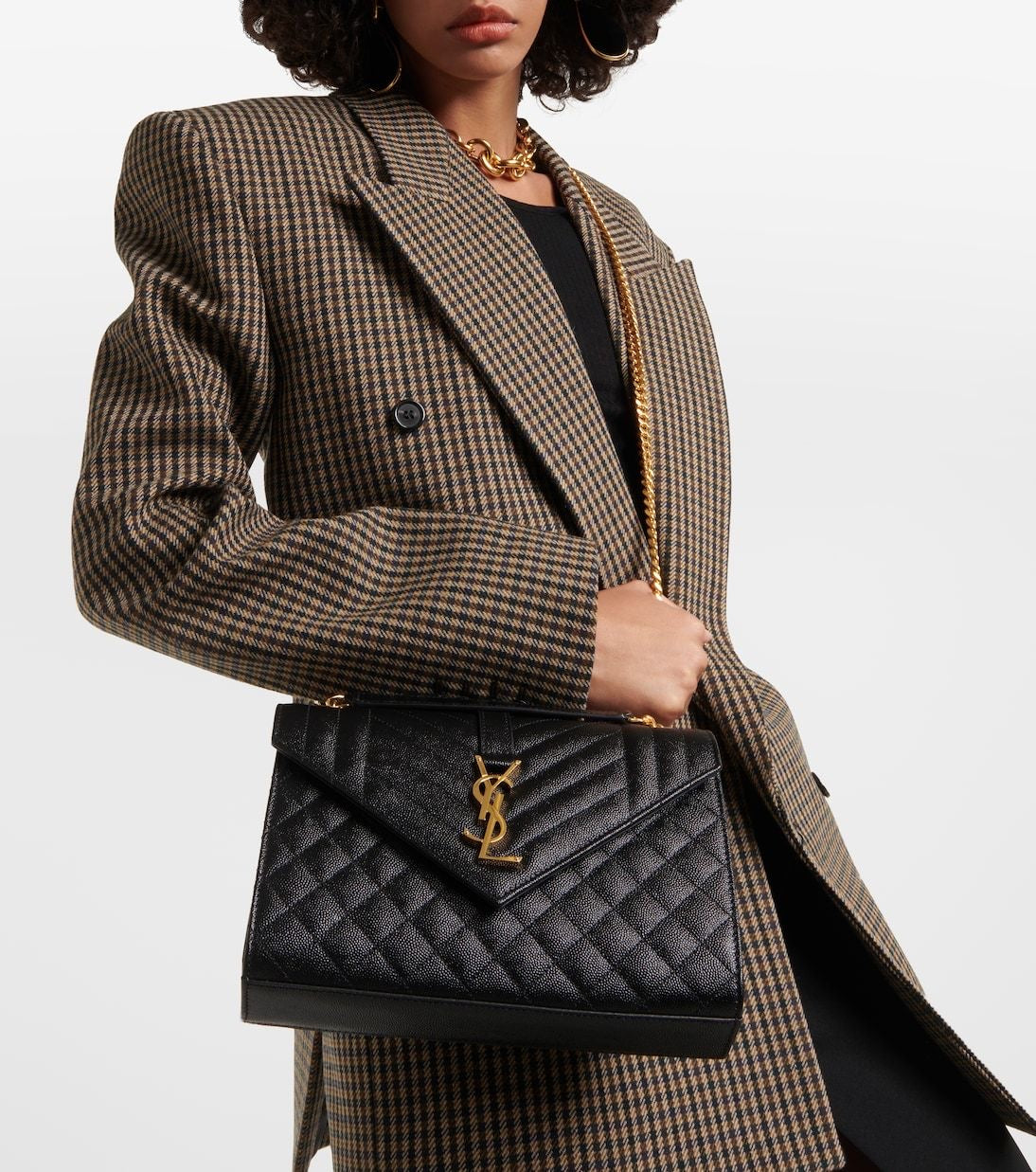 YL ENVELOPE NEGRO CON DORADO