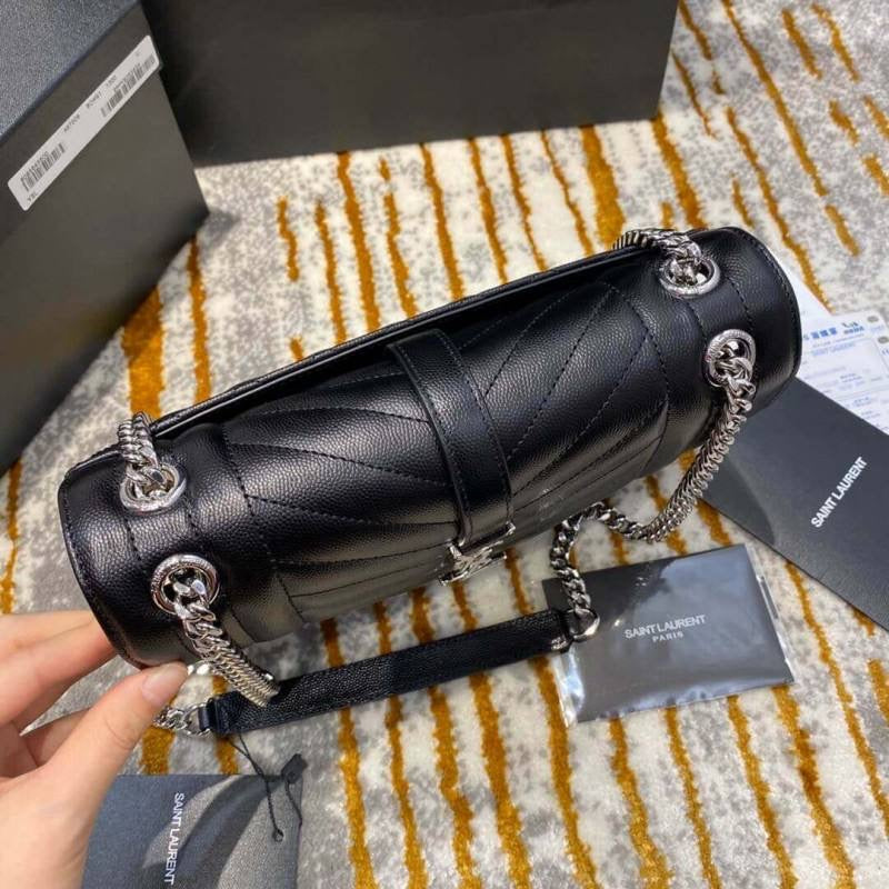 YL ENVELOPE NEGRO CON PLATA