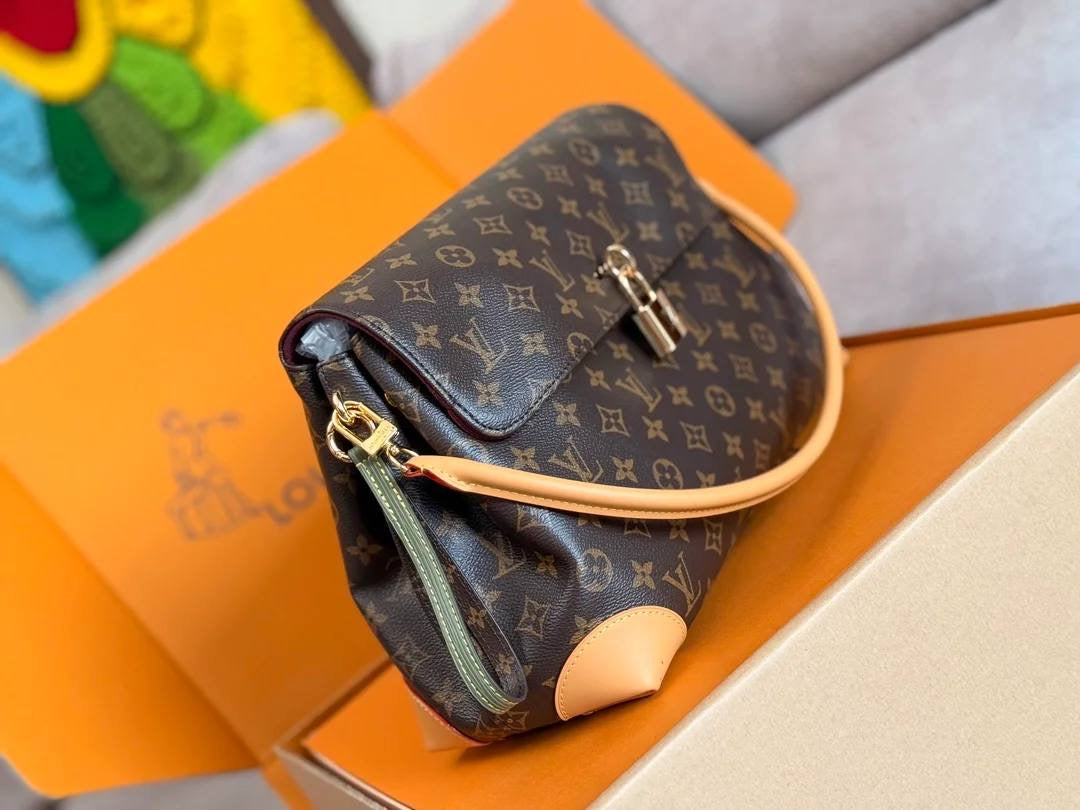 LL HIDE AWAY MM MONOGRAM