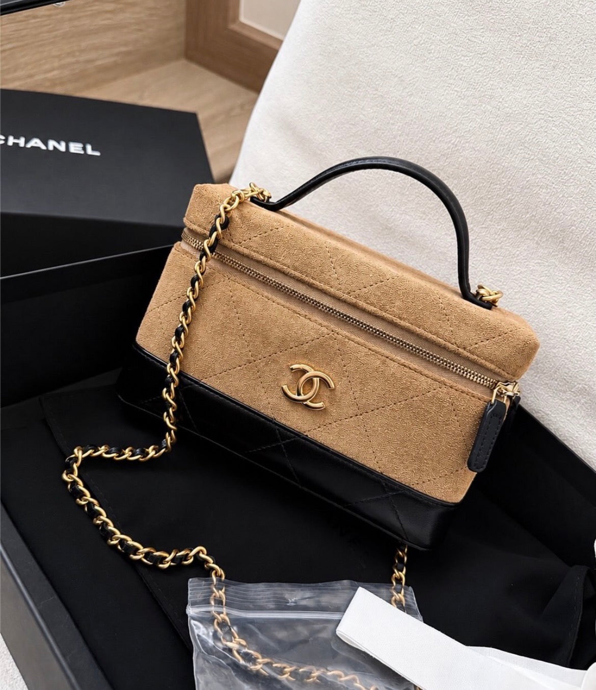 CC SUEDE CALFSKIN VANITY