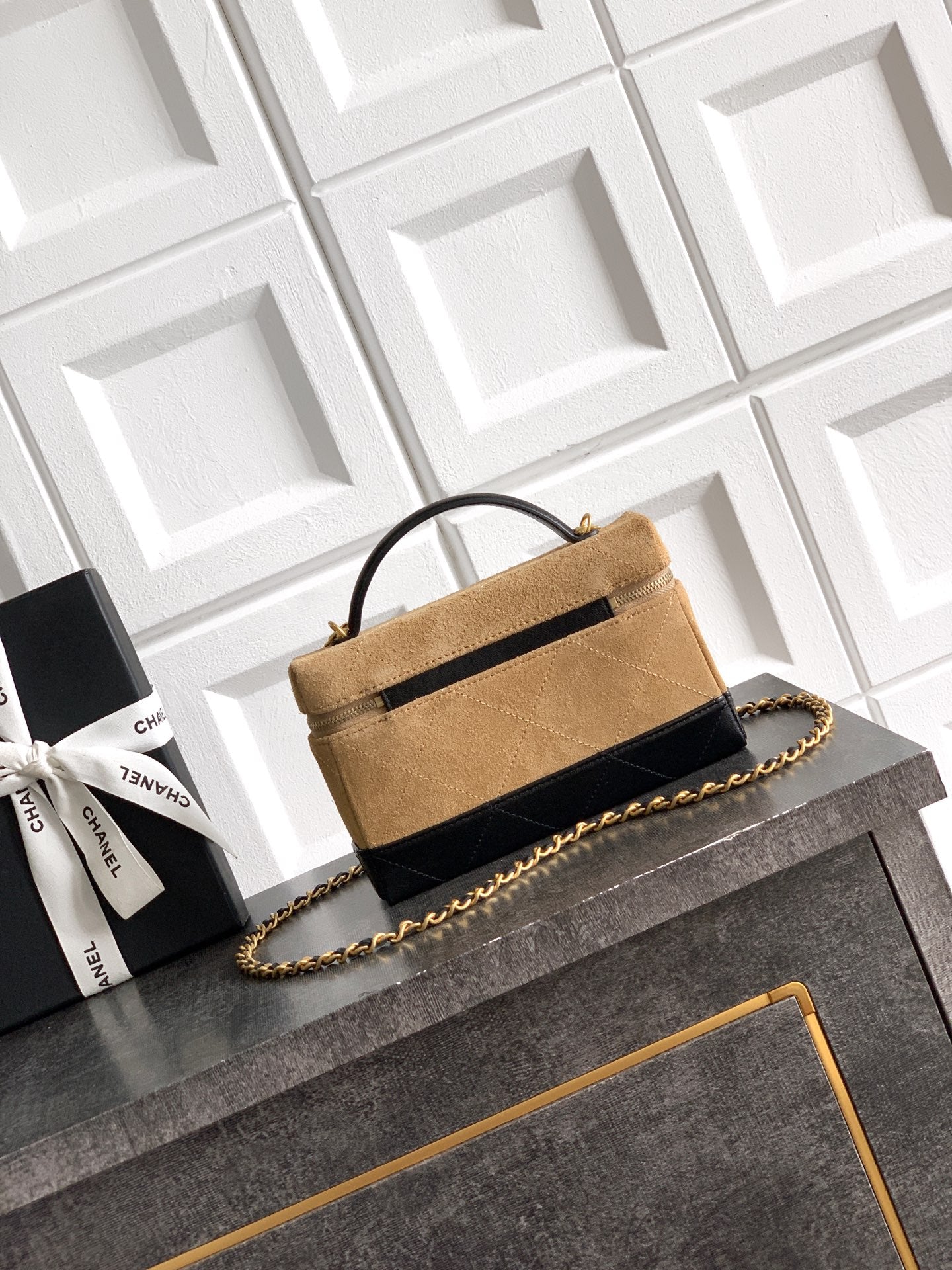 CC SUEDE CALFSKIN VANITY