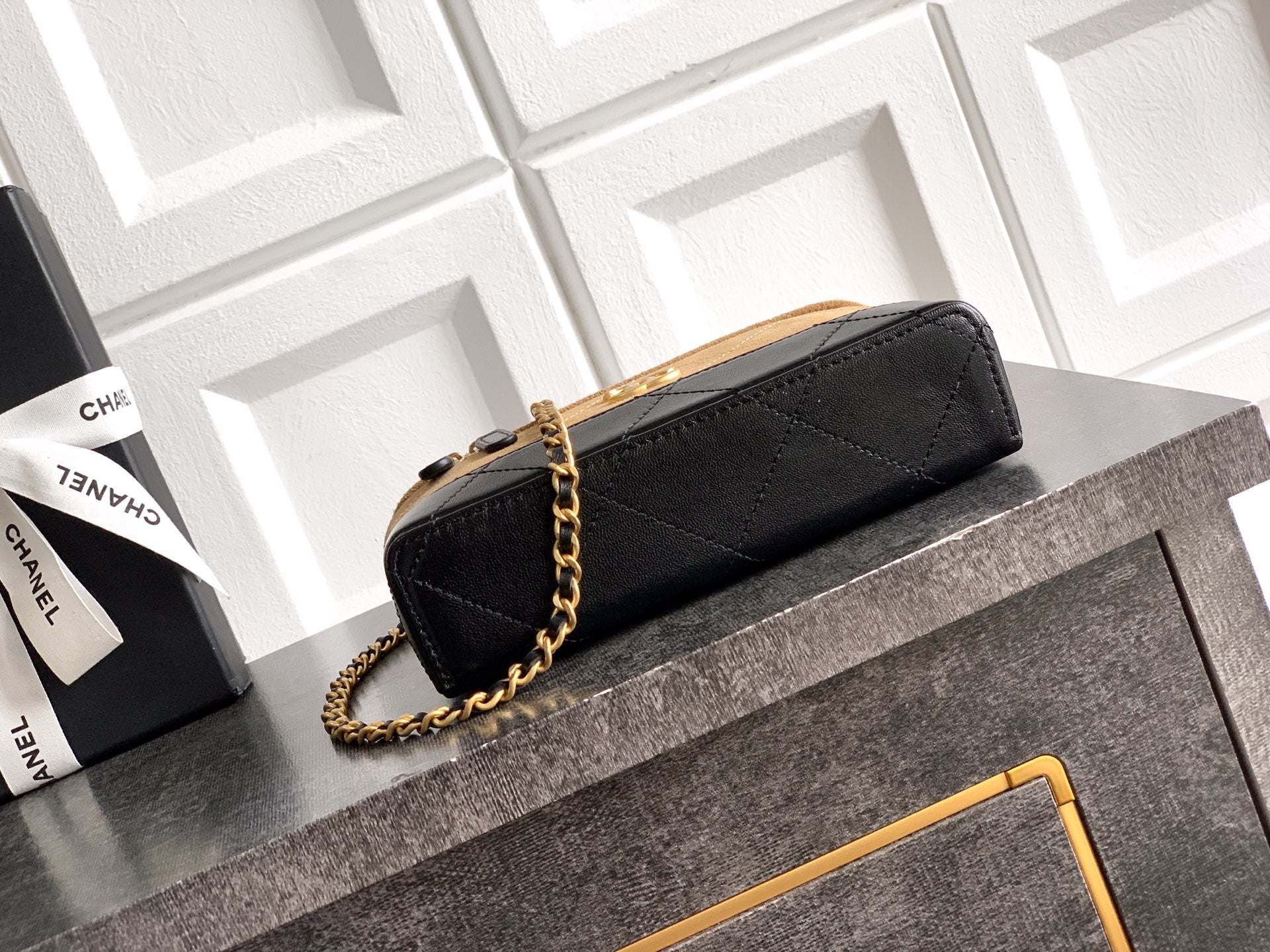 CC SUEDE CALFSKIN VANITY