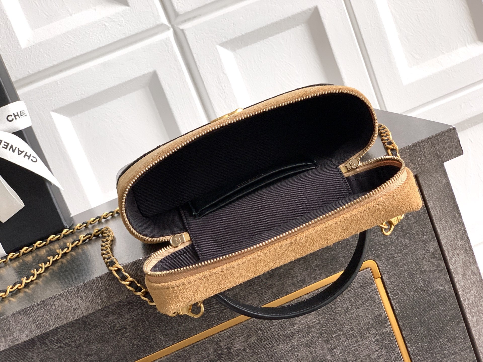 CC SUEDE CALFSKIN VANITY