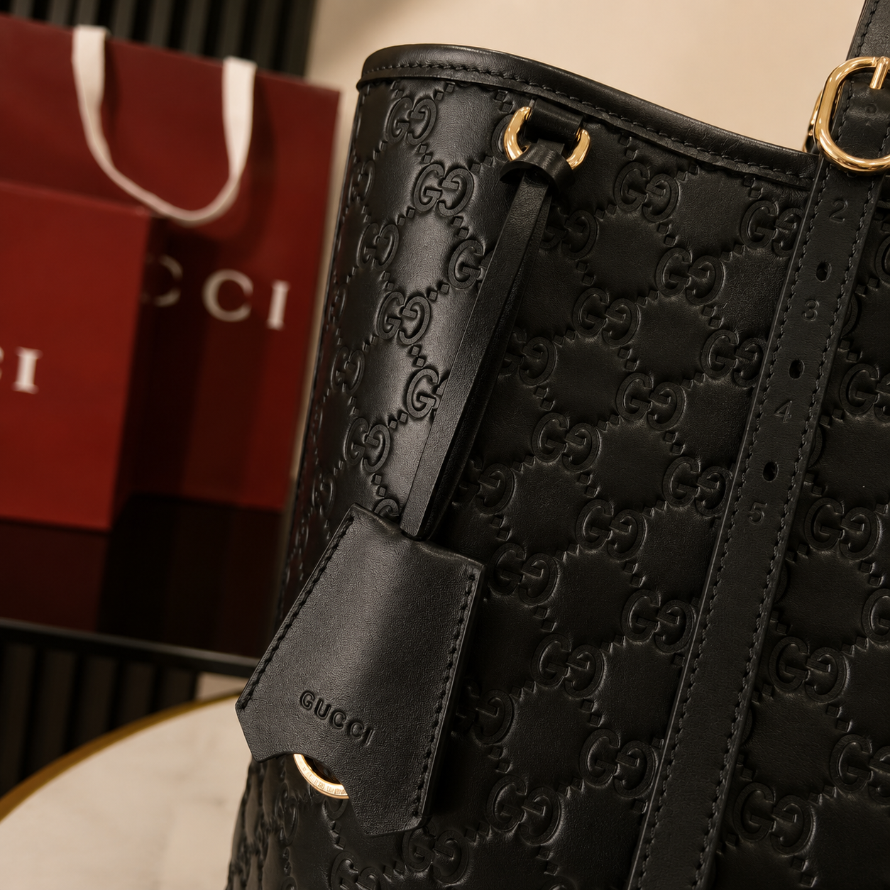 GU EMBLEM LARGE TOTE NEGRO
