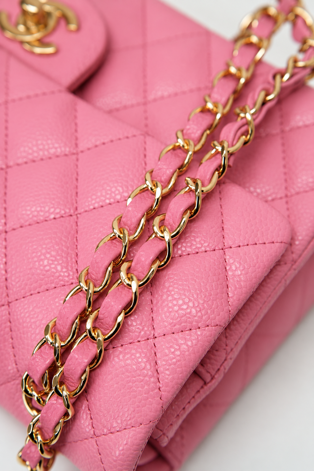 CC CLASSIC 26 FLAP CAVIAR | ROSA HQ