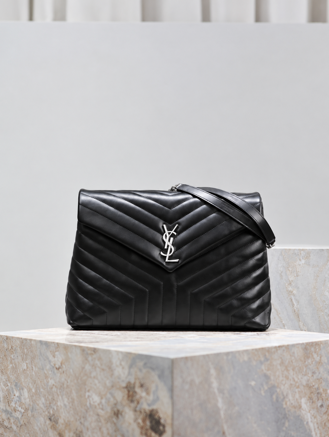 YL LOU LOU MEDIUM | NEGRO CON PLATA