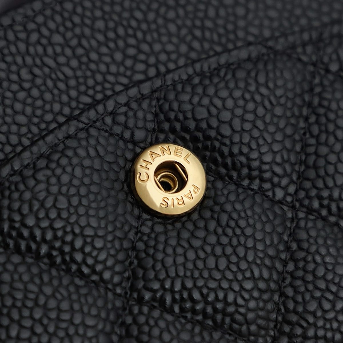 CC CLASSIC 26 FLAP CAVIAR | NEGRO HQ