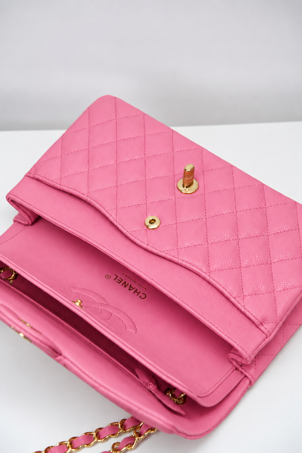 CC CLASSIC 26 FLAP CAVIAR | ROSA HQ