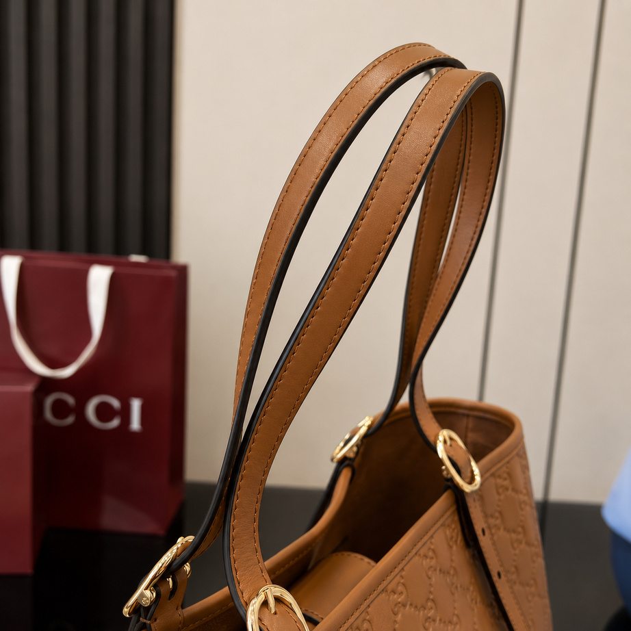 GU EMBLEM LARGE TOTE CAFE