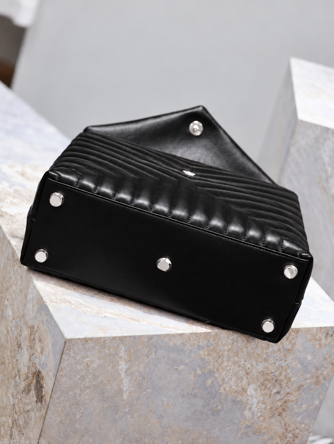 YL LOU LOU MEDIUM | NEGRO CON PLATA