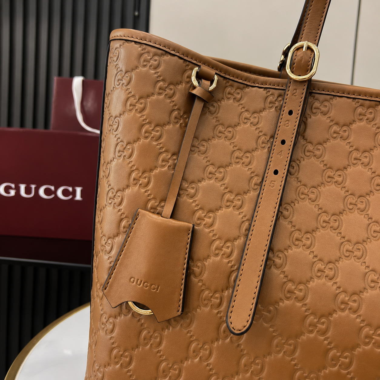 GU EMBLEM LARGE TOTE CAFE