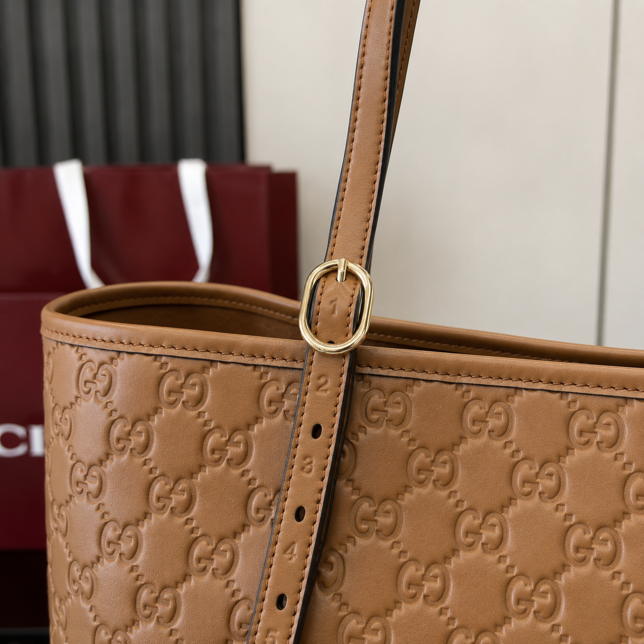 GU EMBLEM LARGE TOTE CAFE