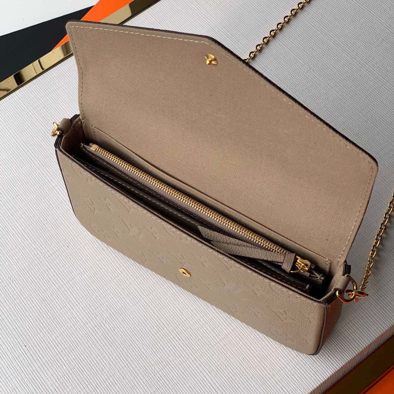 LL POCHETTE FELICE.