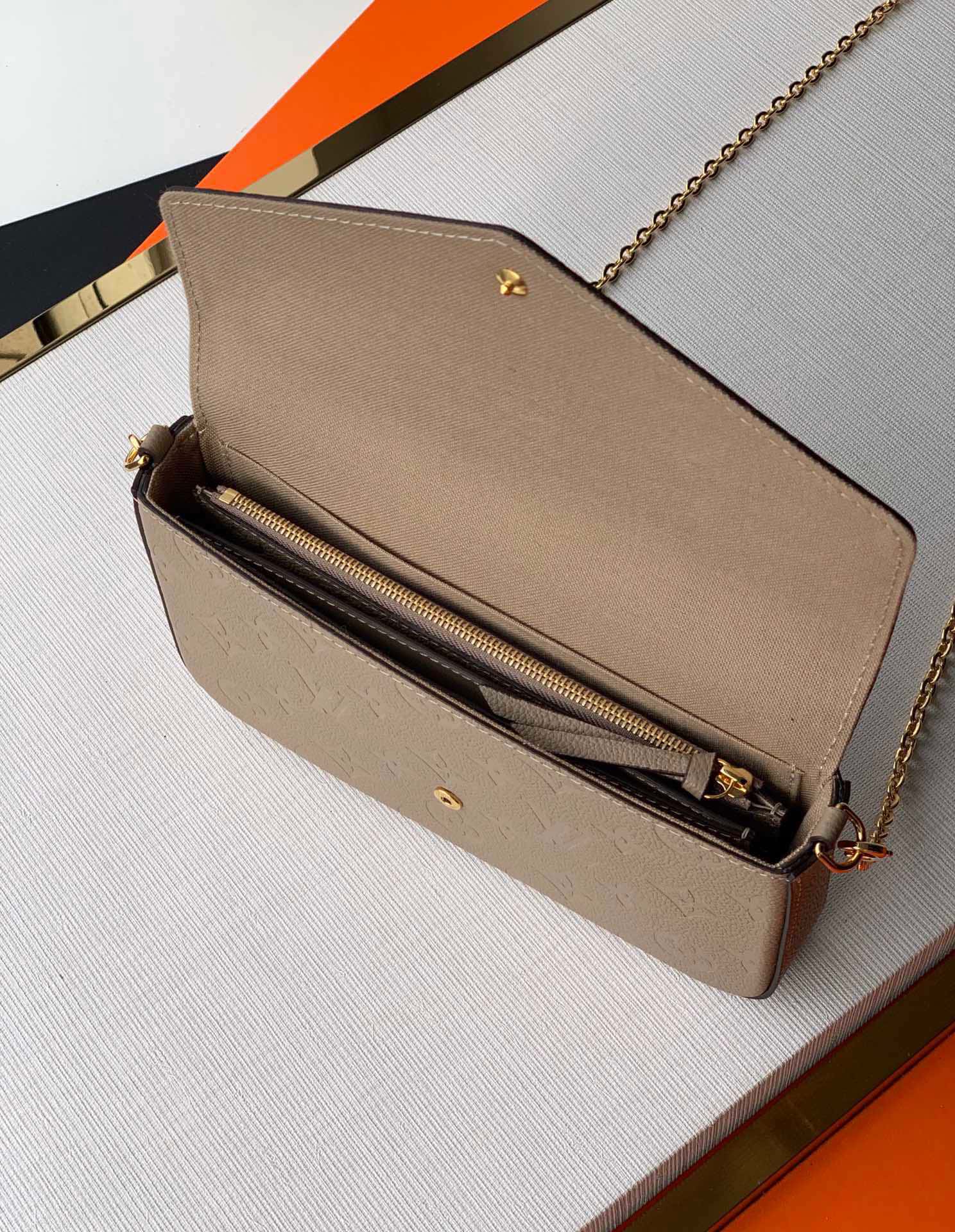 LL POCHETTE FELICE.