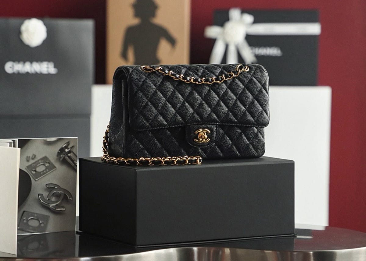 CC CLASSIC 26 FLAP CAVIAR | NEGRO HQ