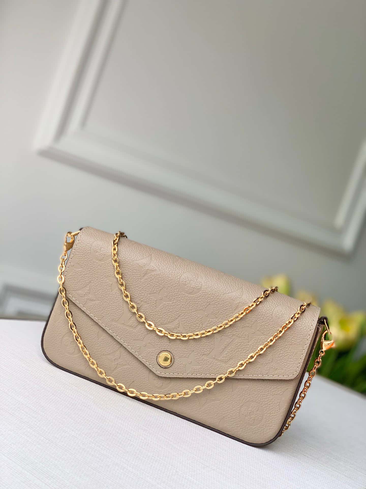 LL POCHETTE FELICE.