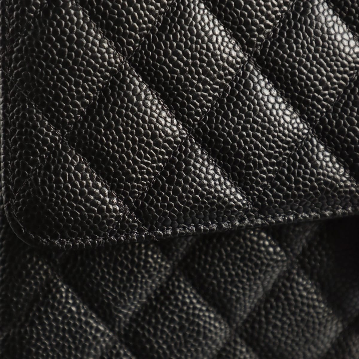 CC CLASSIC 26 FLAP CAVIAR | NEGRO HQ