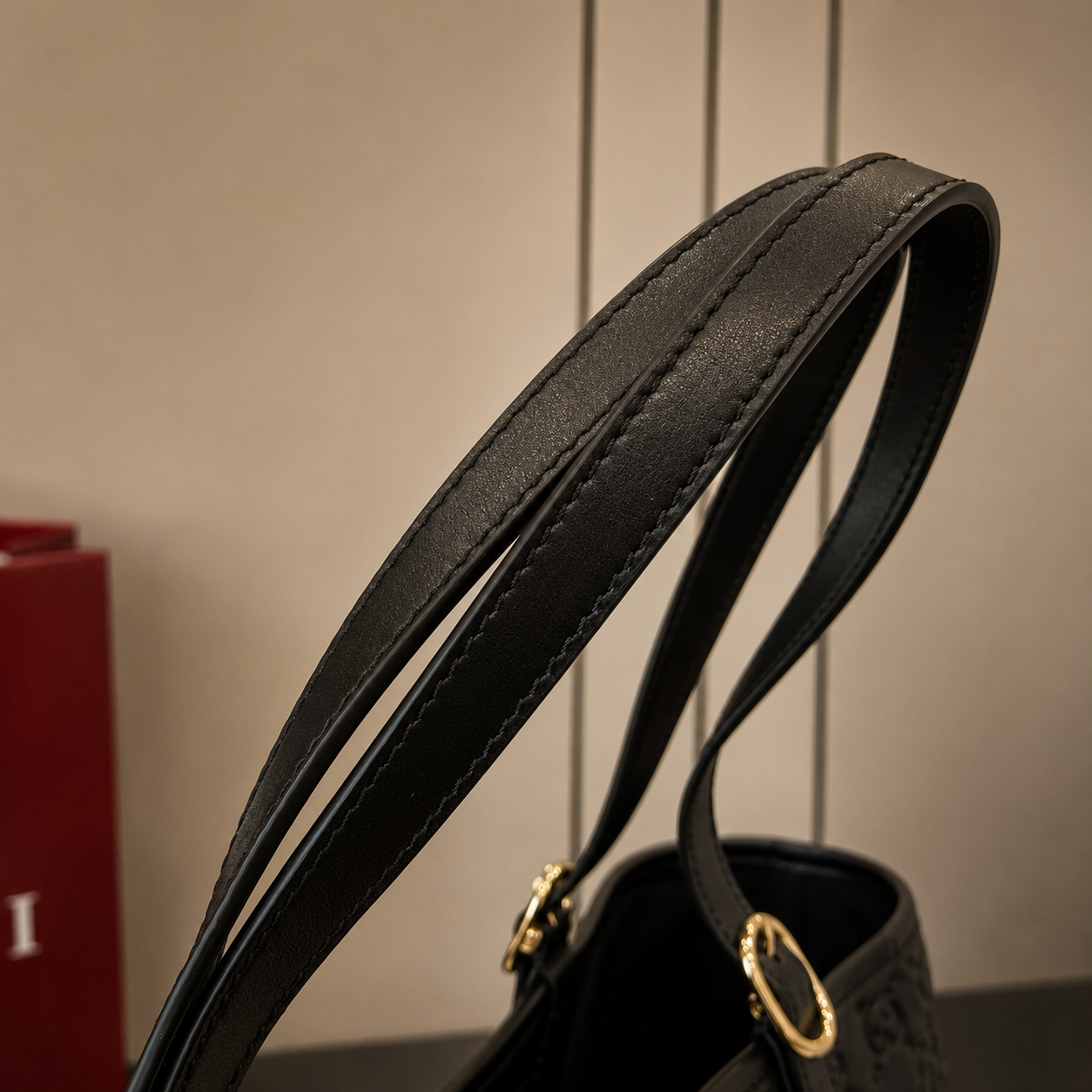 GU EMBLEM LARGE TOTE NEGRO