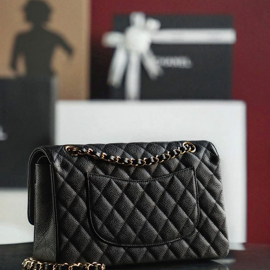 CC CLASSIC 26 FLAP CAVIAR | NEGRO HQ
