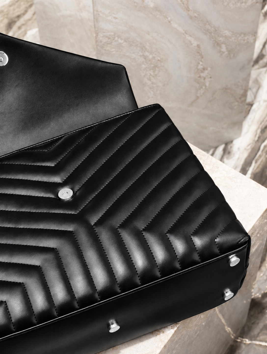YL LOU LOU MEDIUM | NEGRO CON PLATA