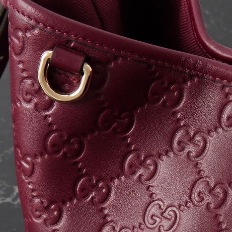 GU SMALL EMBLEM BUCKET VINO