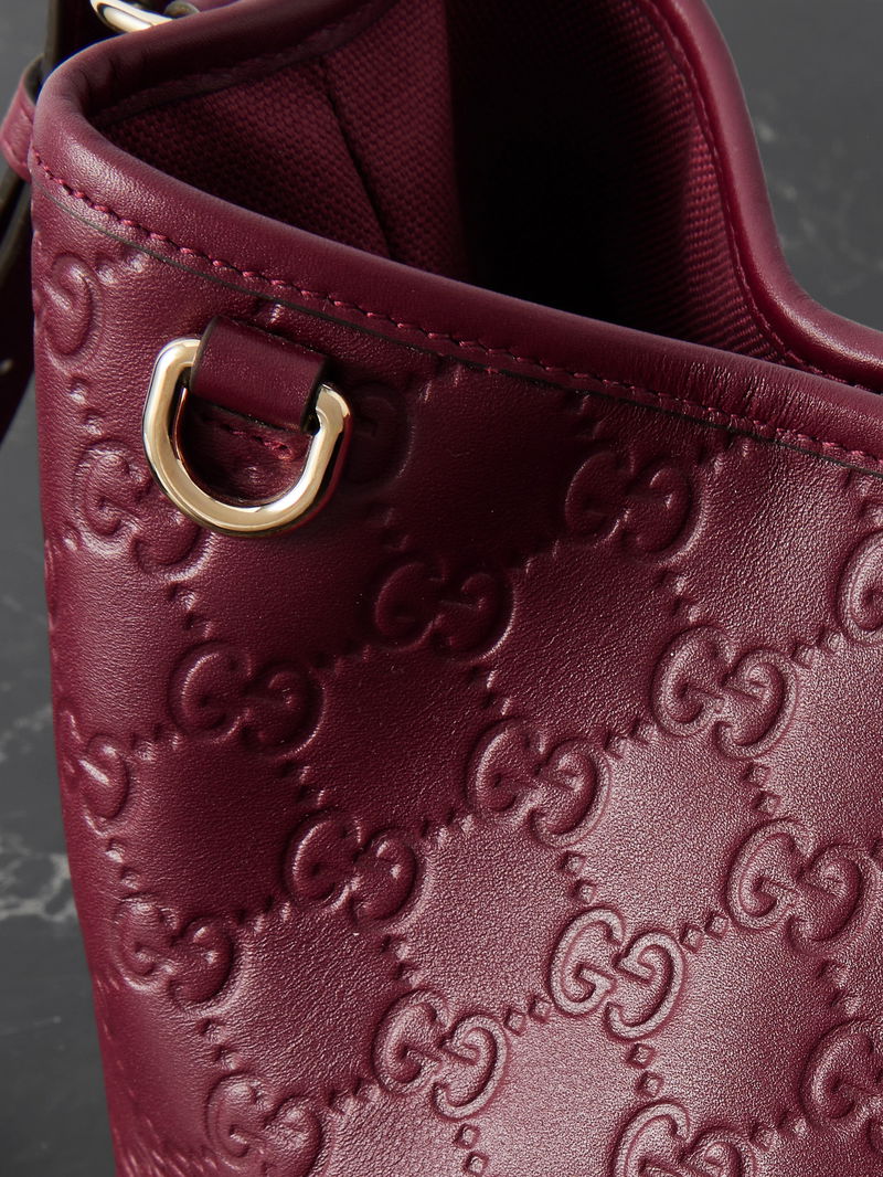 GU SMALL EMBLEM BUCKET VINO