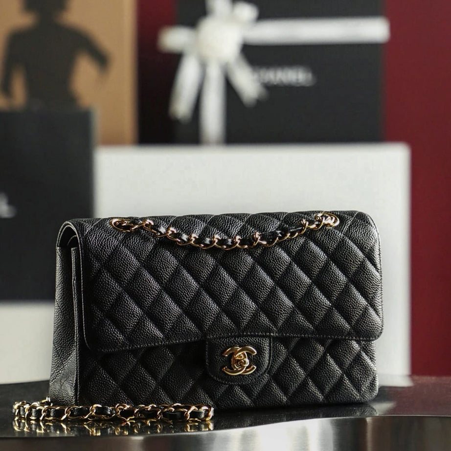 CC CLASSIC 26 FLAP CAVIAR | NEGRO HQ