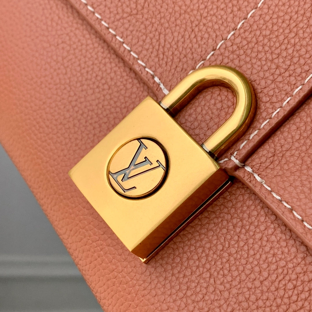 LL WALLET ON CHAIN LOW KEY CAFE
