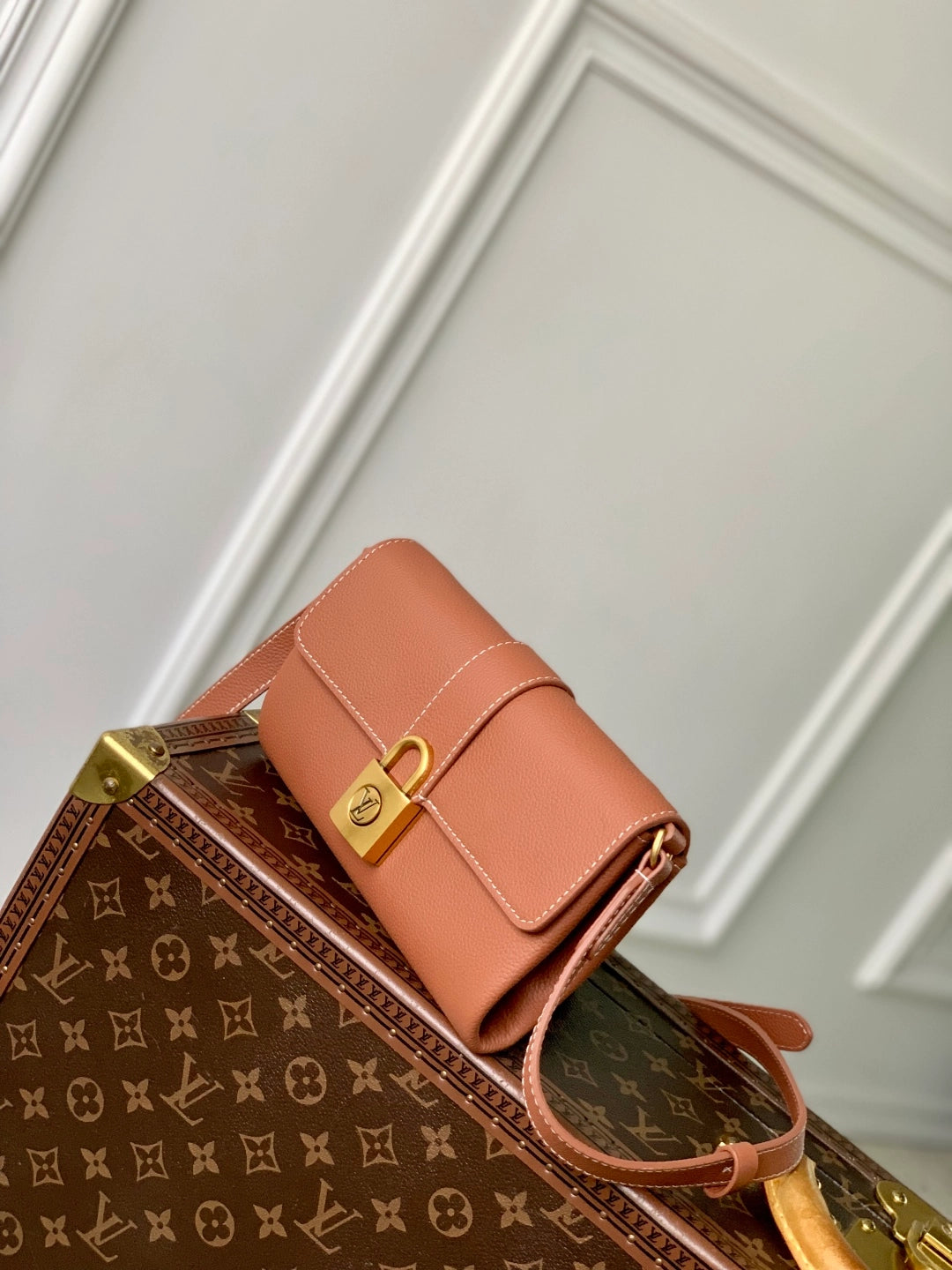 LL WALLET ON CHAIN LOW KEY CAFE