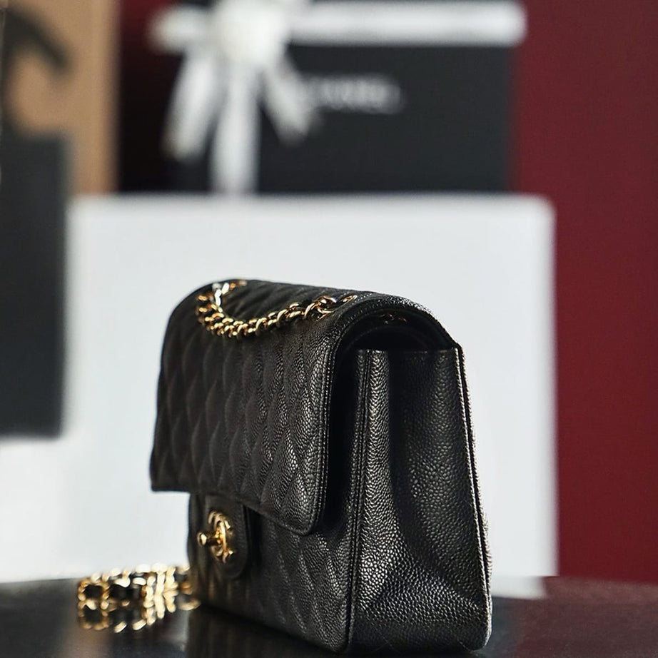 CC CLASSIC 26 FLAP CAVIAR | NEGRO HQ