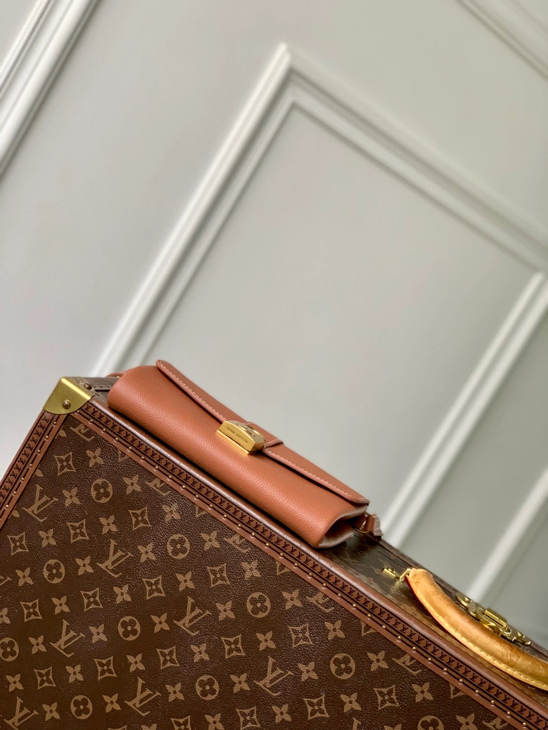 LL WALLET ON CHAIN LOW KEY CAFE