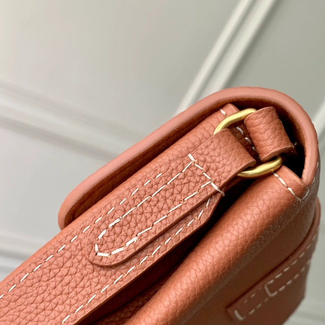 LL WALLET ON CHAIN LOW KEY CAFE