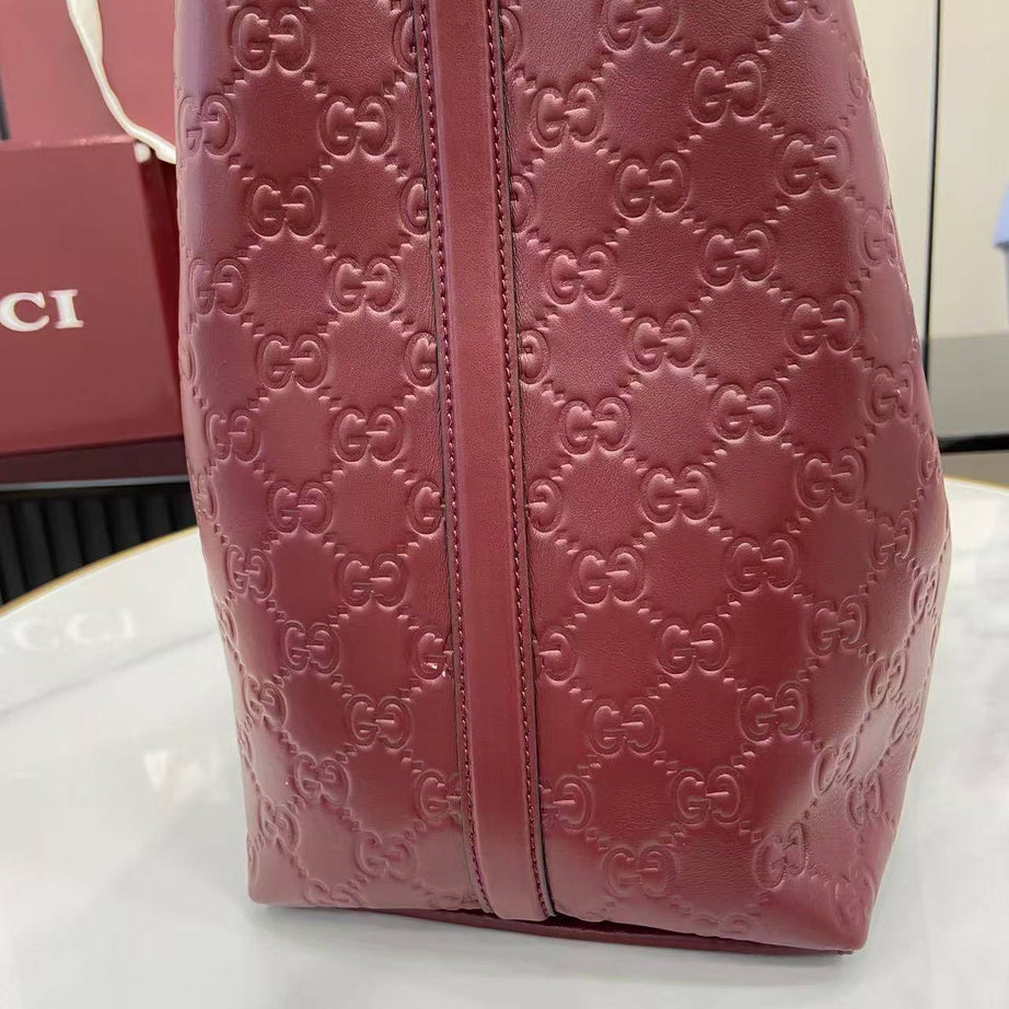GU EMBLEM LARGE TOTE VINO